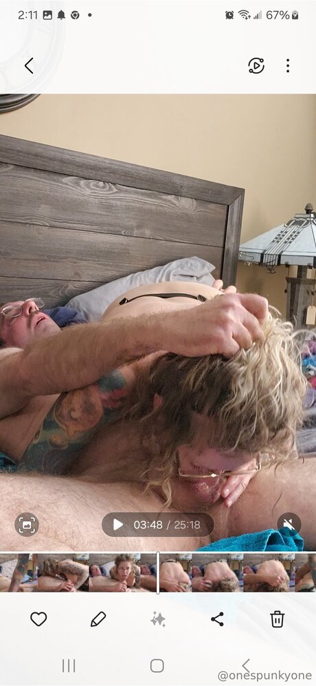 Naken läckt OnlyFans-bild av Onespunkyone