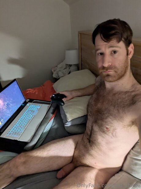 Обнаженная фотография утечки OnlyFans от Red Hart