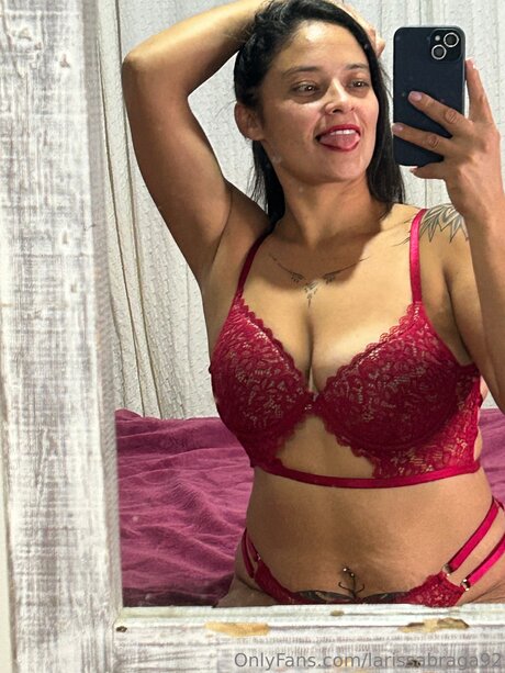 Naakte gelekte OnlyFans-foto van Larissabraga92