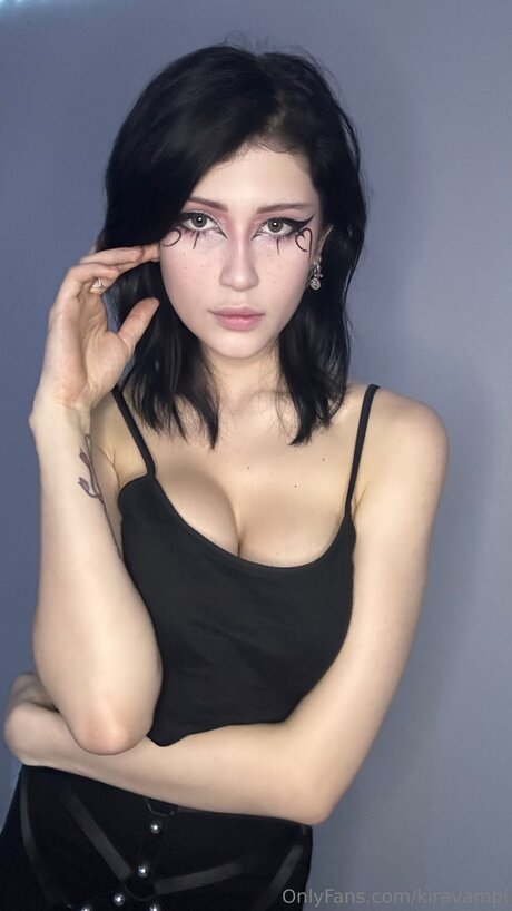 Nacktes geleaktes OnlyFans-Foto von Kiravampi