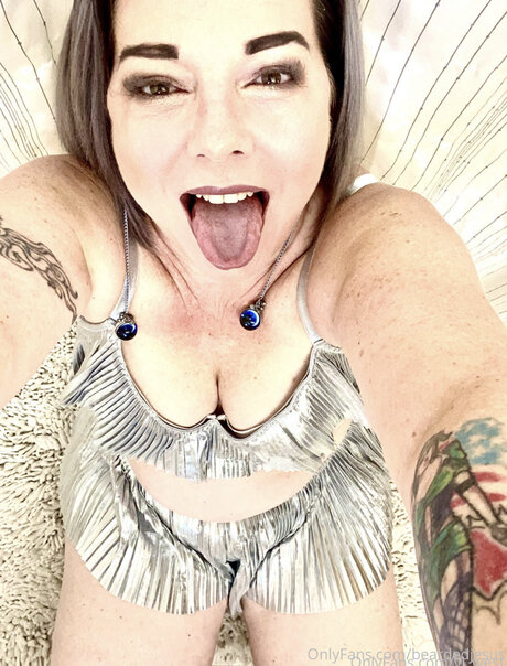 Alaston vuotanut OnlyFans-kuva Beardedjesus