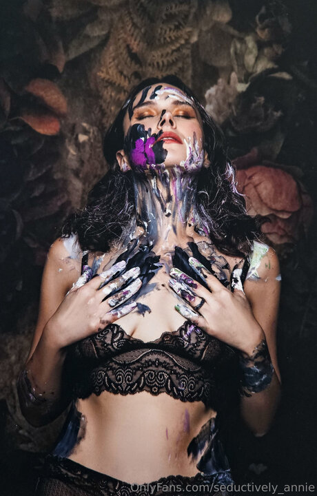 Naken läckt OnlyFans-bild av Seductively Annie