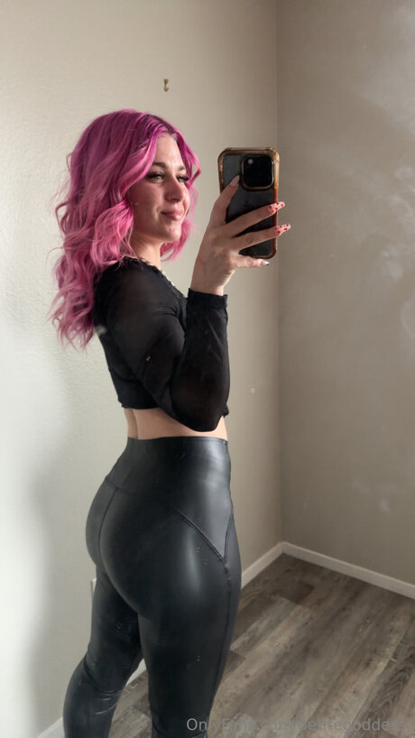 Naken läckt OnlyFans-bild av Petitegoddessj