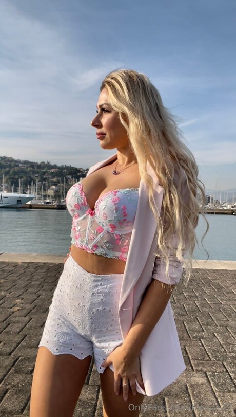 Обнаженная фотография утечки OnlyFans от Blonde37