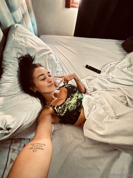 Naakte gelekte OnlyFans-foto van Rebecalou