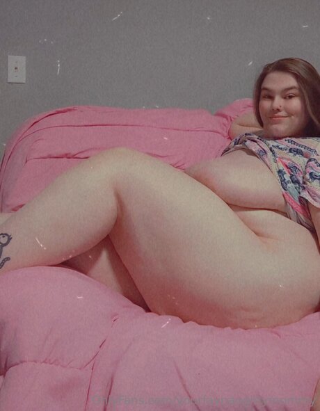 Naken läckt OnlyFans-bild av Yourfavnaughtymommy