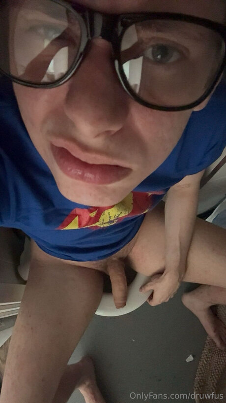 Naken läckt OnlyFans-bild av Druwfus