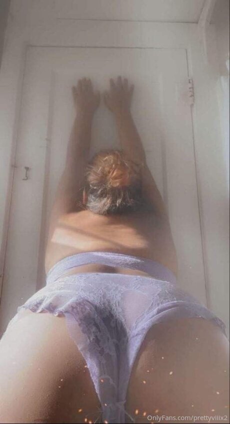 Naakte gelekte OnlyFans-foto van Prettyviiix2