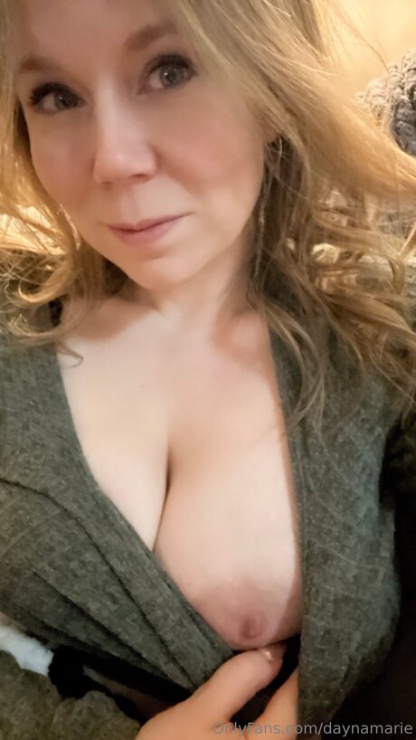 Alaston vuotanut OnlyFans-kuva Daynamarie