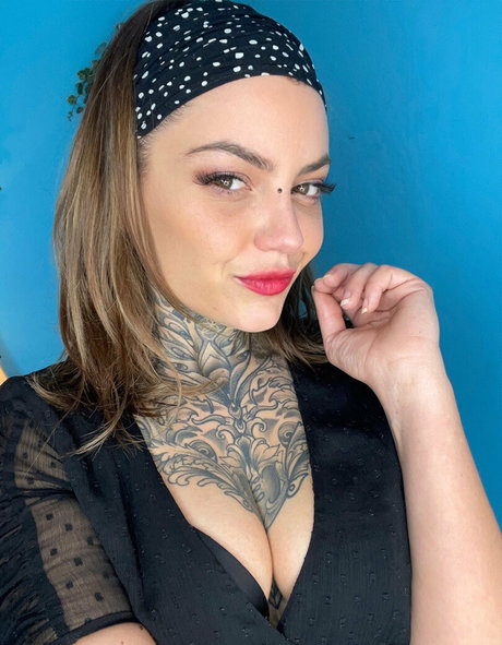 Обнаженная фотография утечки OnlyFans от Nikky French