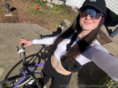 Naken läckt OnlyFans-bild av Tinypalemarshmallow