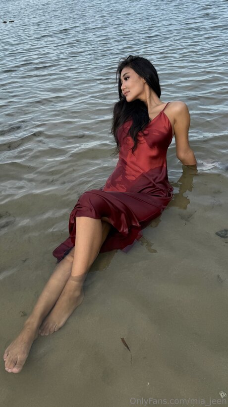 Обнаженная фотография утечки OnlyFans от Mia Jeen