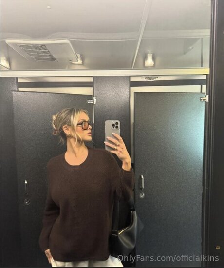 Naken läckt OnlyFans-bild av Officialkins