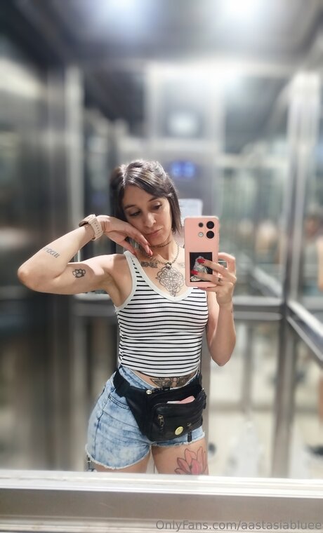 Naakte gelekte OnlyFans-foto van Aastasiabluee