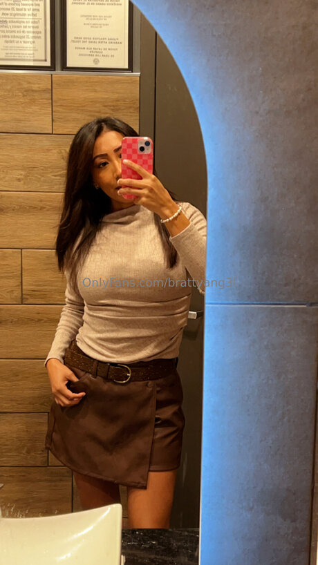 Alaston vuotanut OnlyFans-kuva Brattyang3l
