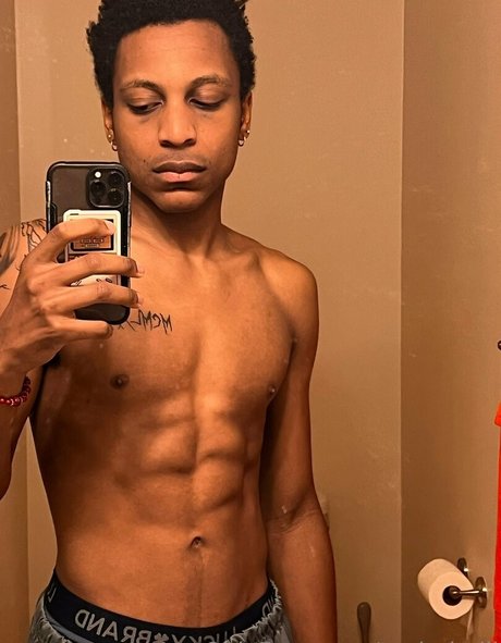Naken läckt OnlyFans-bild av Taylor Halll