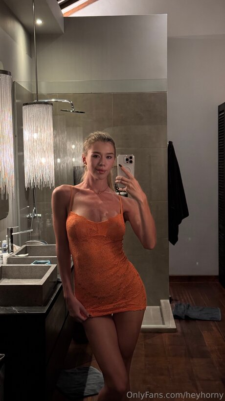 Naken läckt OnlyFans-bild av Heyhorny