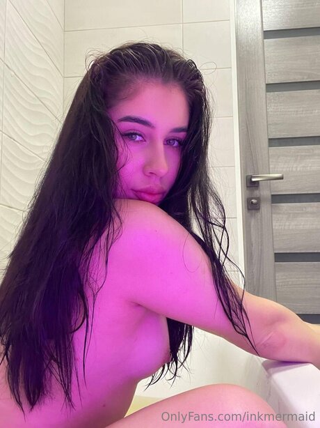 Naken läckt OnlyFans-bild av Inkmermaid