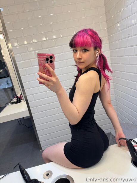 Naken läckt OnlyFans-bild av Yuwki