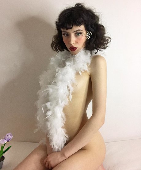 Alaston vuotanut OnlyFans-kuva Mina Bell