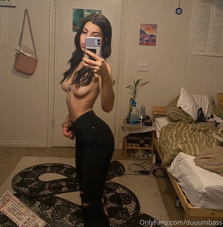 Naken lekkede OnlyFans-bilde av Duuumbass