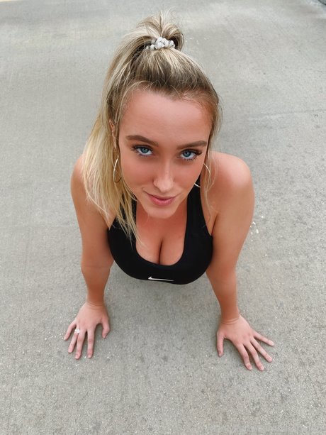 Foto nua vazada do OnlyFans de Cher White