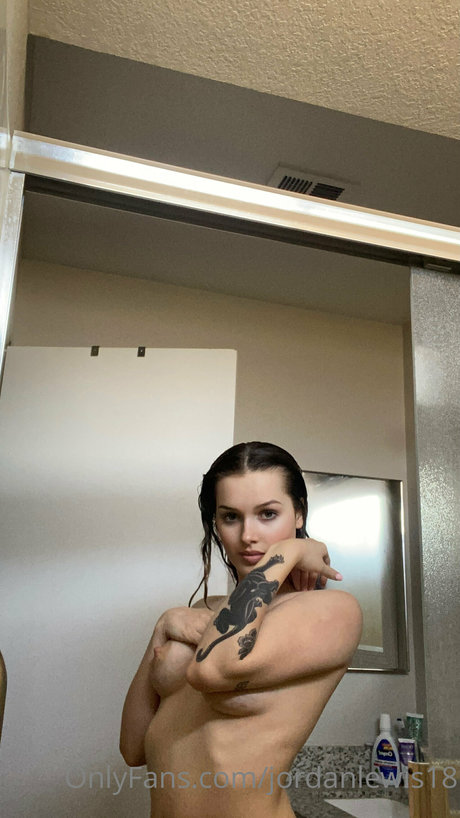 Naken lekkede OnlyFans-bilde av Sophomore Jordan