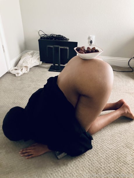 Nacktes geleaktes OnlyFans-Foto von Hijabi Bambi