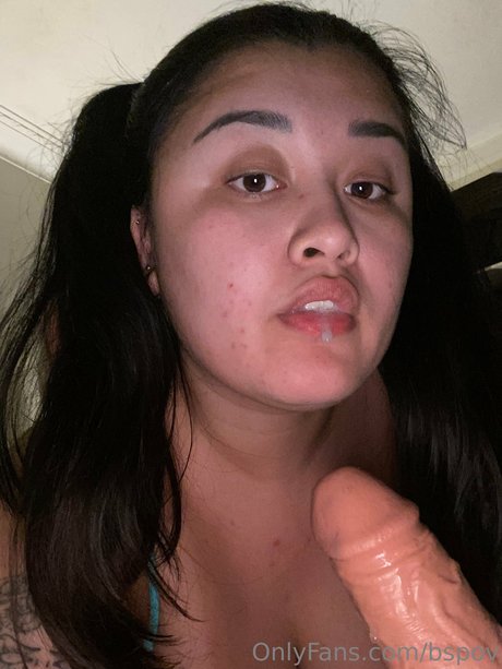 Naakte gelekte OnlyFans-foto van Bellaalouise
