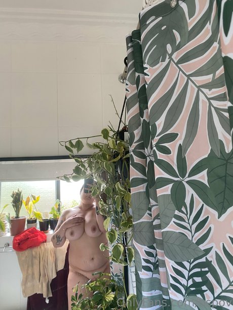 Alasti lekkinud OnlyFans-i pilt Bellaalouise