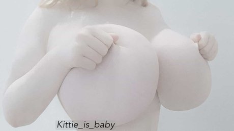 Nøgent lækket OnlyFans-billede af Kittie Is Baby