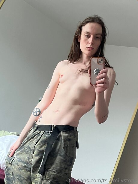 Nahá fotka uniklých OnlyFans od Ts Emilystone