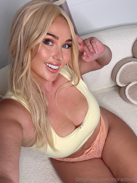 Naken läckt OnlyFans-bild av Noradavis