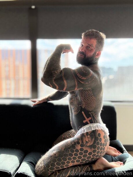 Naakte gelekte OnlyFans-foto van Freedurden