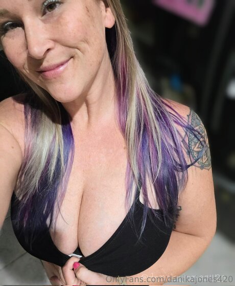 Nahá fotka uniklých OnlyFans od Danikajones420