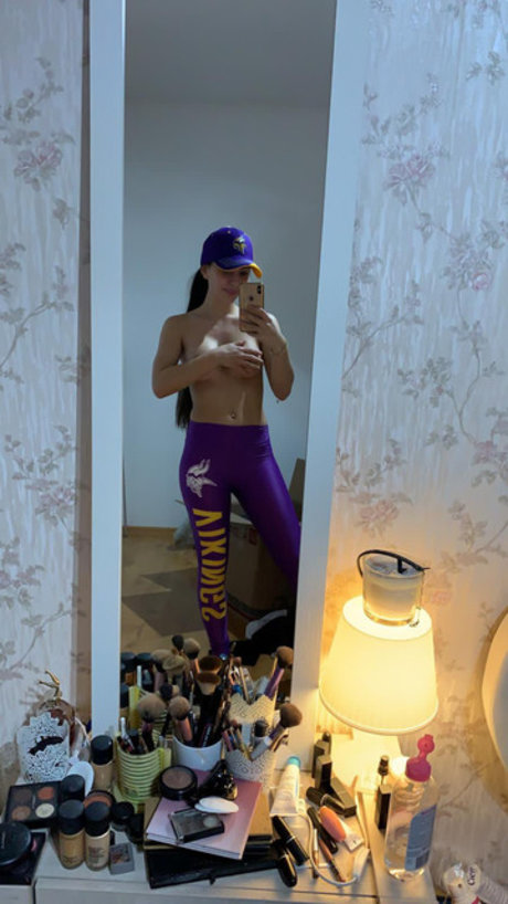 Обнаженная фотография утечки OnlyFans от Queenzena
