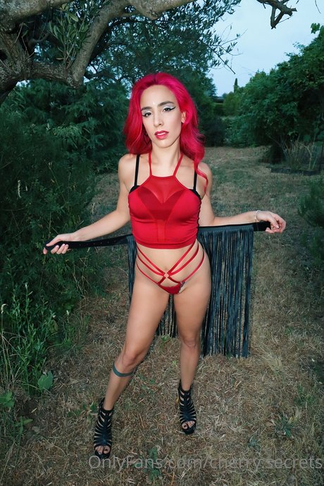 Nøgent lækket OnlyFans-billede af Cherry Love