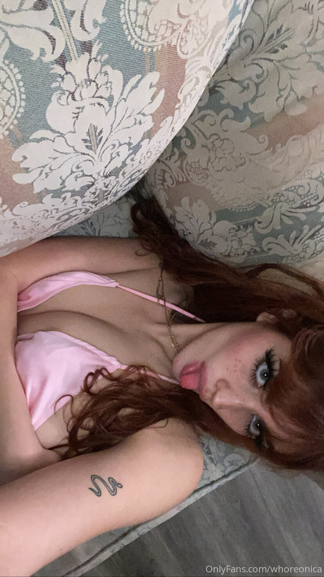 Whoreonica