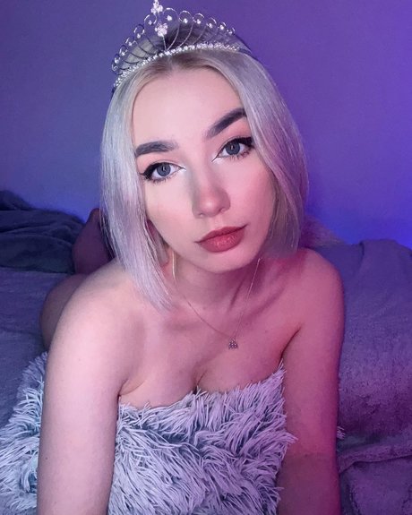 Naken läckt OnlyFans-bild av Juicy Melody