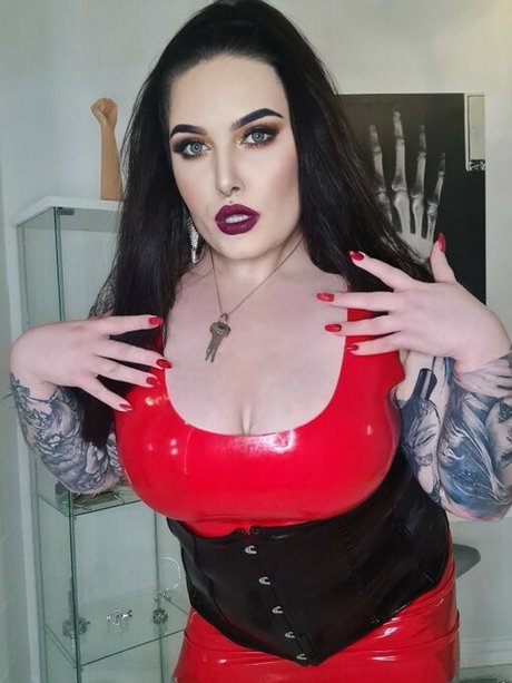 Foto nua vazada do OnlyFans de Mistress Karino