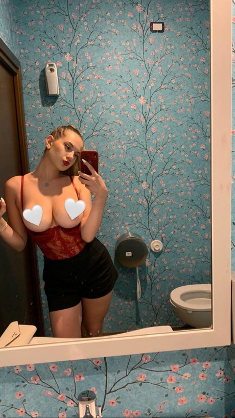 Alaston vuotanut OnlyFans-kuva Laura Sommaruga