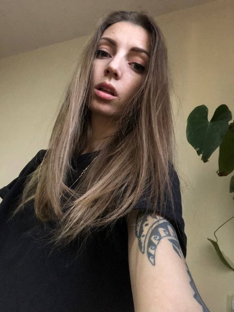 Alaston vuotanut OnlyFans-kuva Krisnaughty