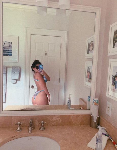 Naken läckt OnlyFans-bild av Scarlet Fever