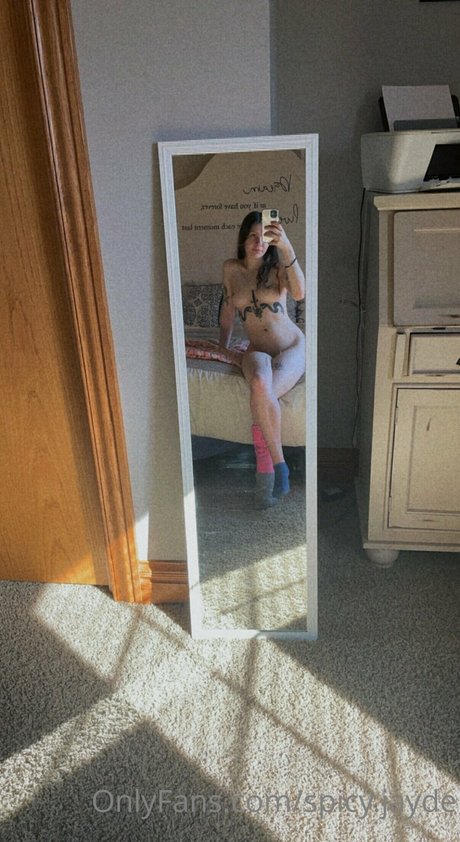 Alasti lekkinud OnlyFans-i pilt Spicy Jayde Spicyjayde