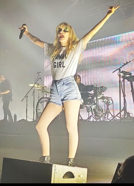 Lauren Mayberry OnlyFans 유출 누드 사진