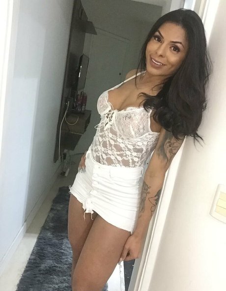 Naken lekkede OnlyFans-bilde av Emilysales19