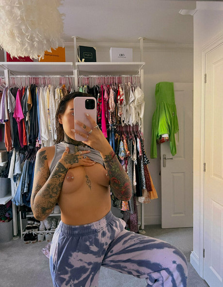 Naakte gelekte OnlyFans-foto van Xxxameliarose