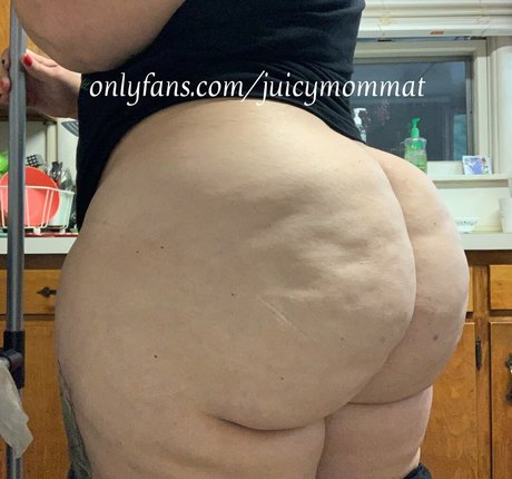 Foto nua vazada do OnlyFans de Juicymommat