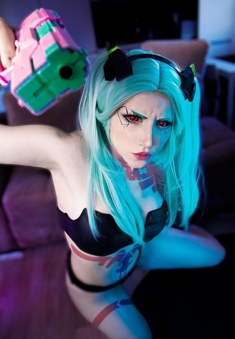 Ezy Summers Cosplay