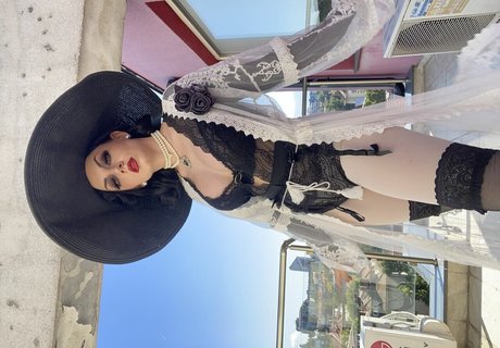 Ezy Summers Cosplay